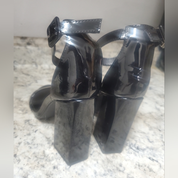 PRETTYLITTLETHING heels - Picture 3 of 6